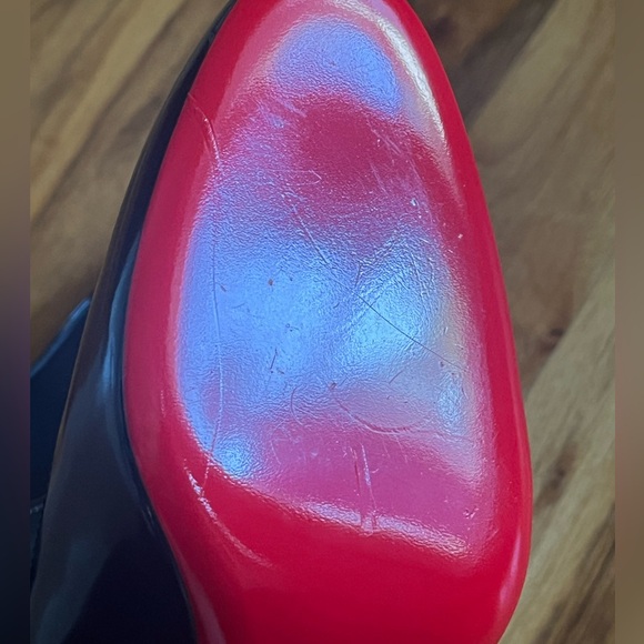 CHRISTIAN LOUBOUTIN
Pumppie Red Sole Calfskin Leather Round Toe, NEW - Picture 16 of 16